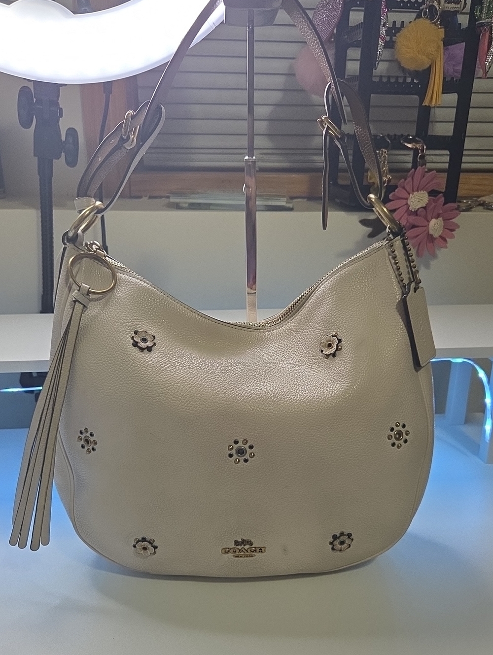 Coach Western Rivets/tea Rose Nomad Hobo Cream Leather
